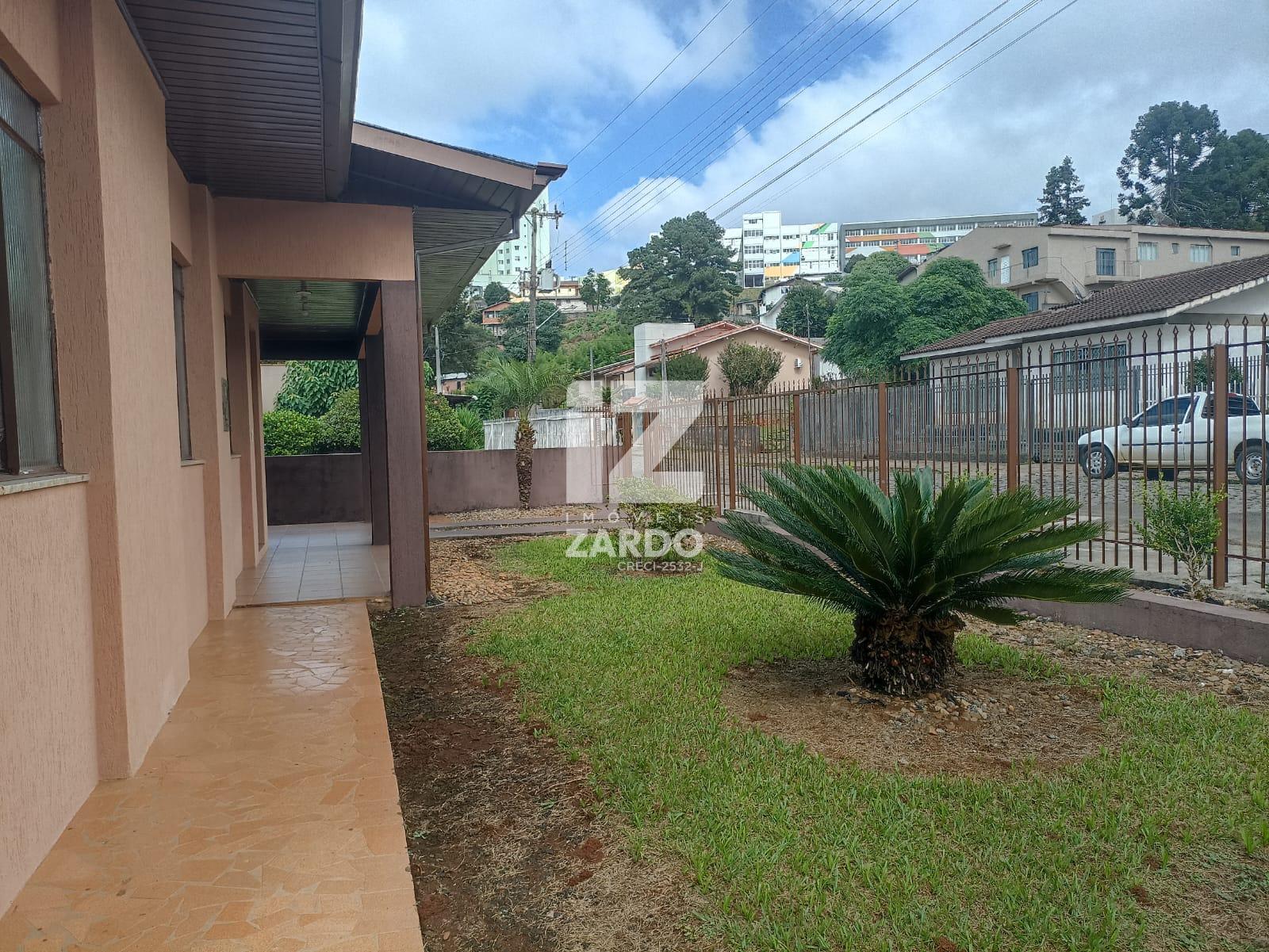CASA DE ALVENARIA NO CENTRO, FINANCIÁVEL, TERRENO DE 424 M2.