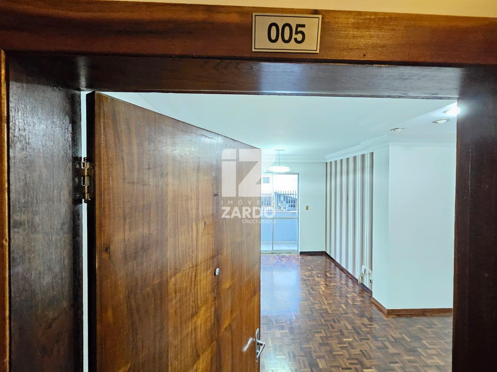 EXCELENTE APARTAMENTO TÉRREO, SEMIMOBILIADO, COM SUÍTE E 01 VA...