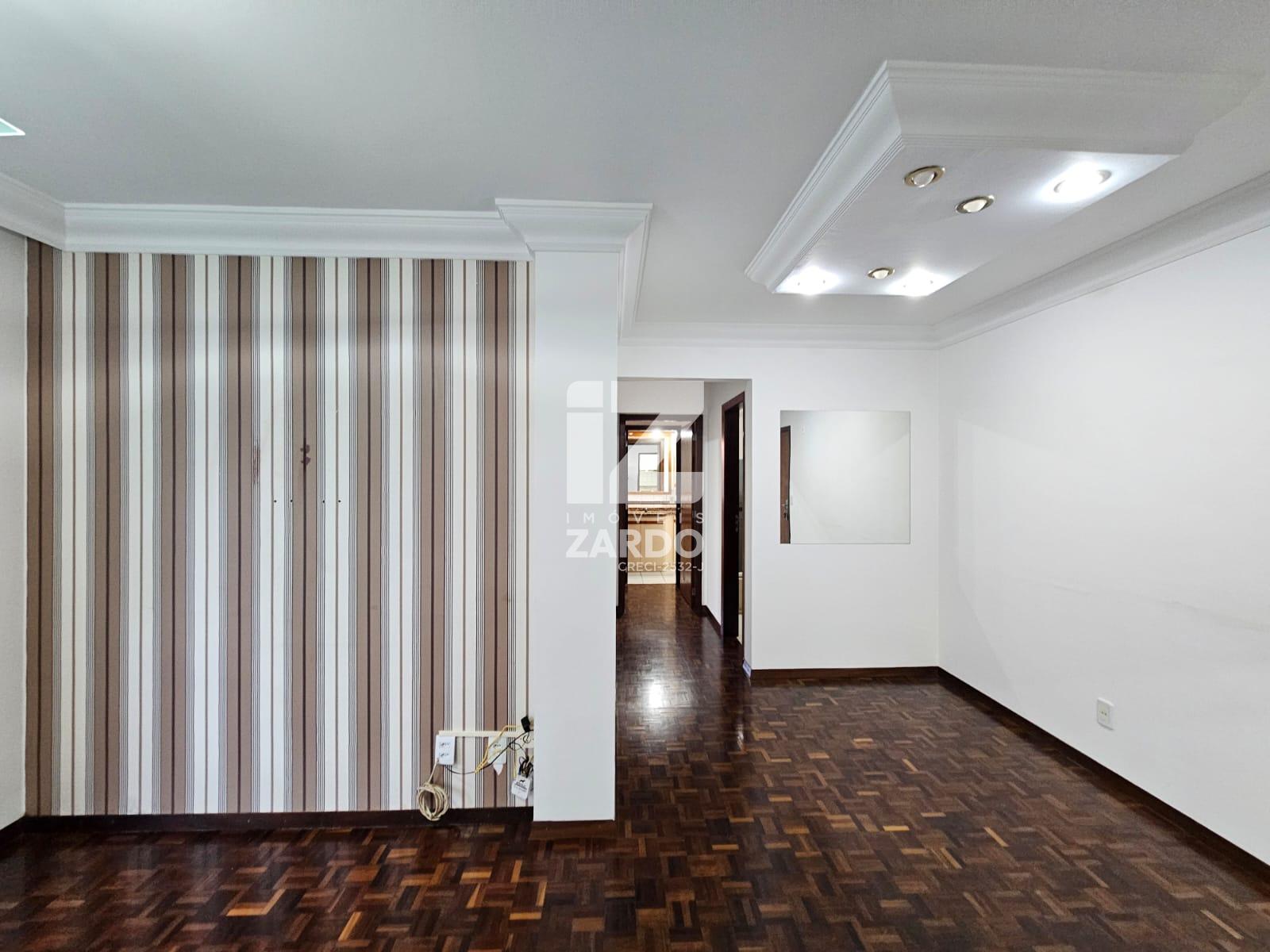 EXCELENTE APARTAMENTO TÉRREO, SEMIMOBILIADO, COM SUÍTE E 01 VA...