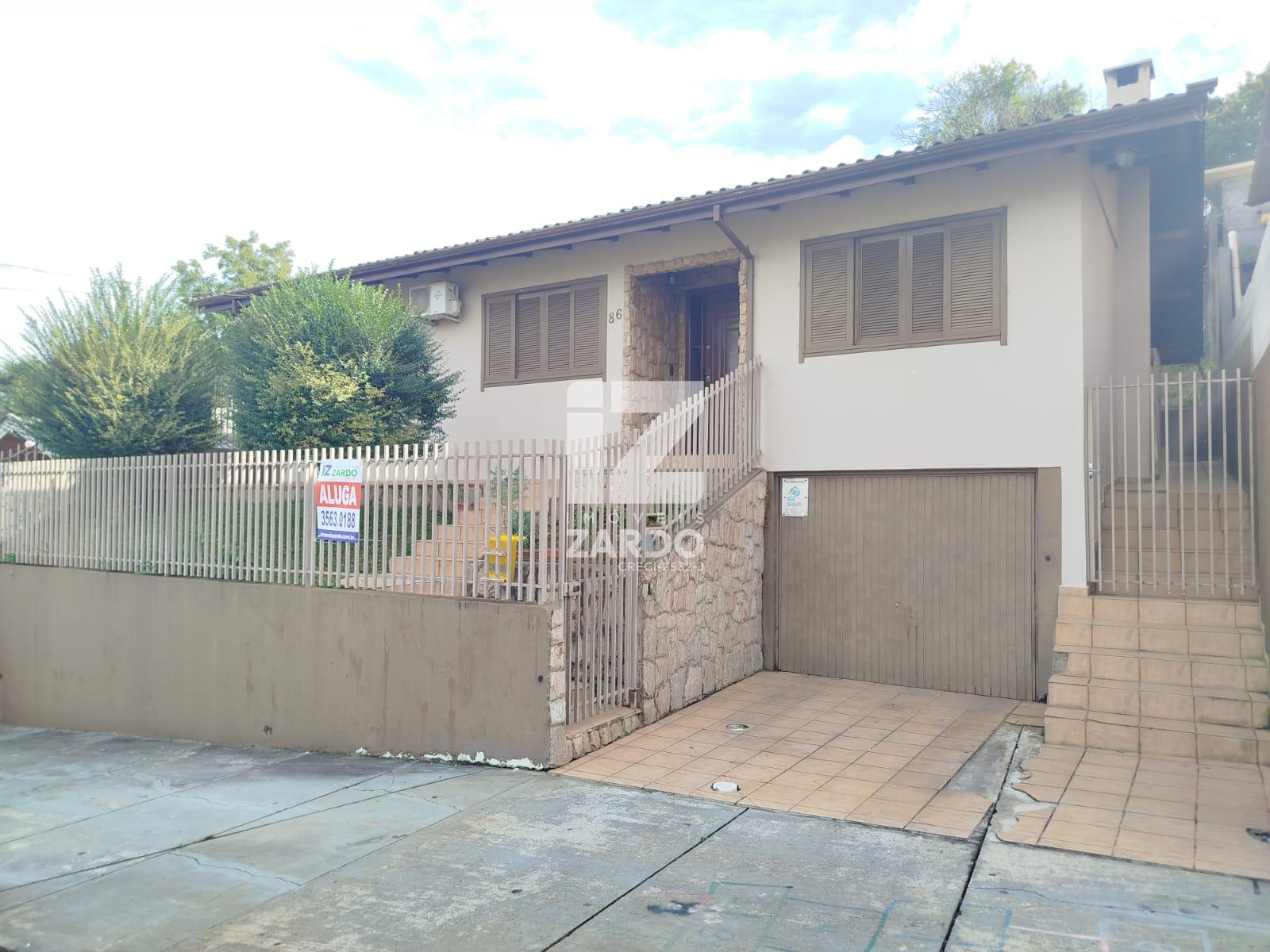 CASA AMPLA COM 01 SUÍTE E 02 QUARTOS BAIRRO BOM JESUS!!