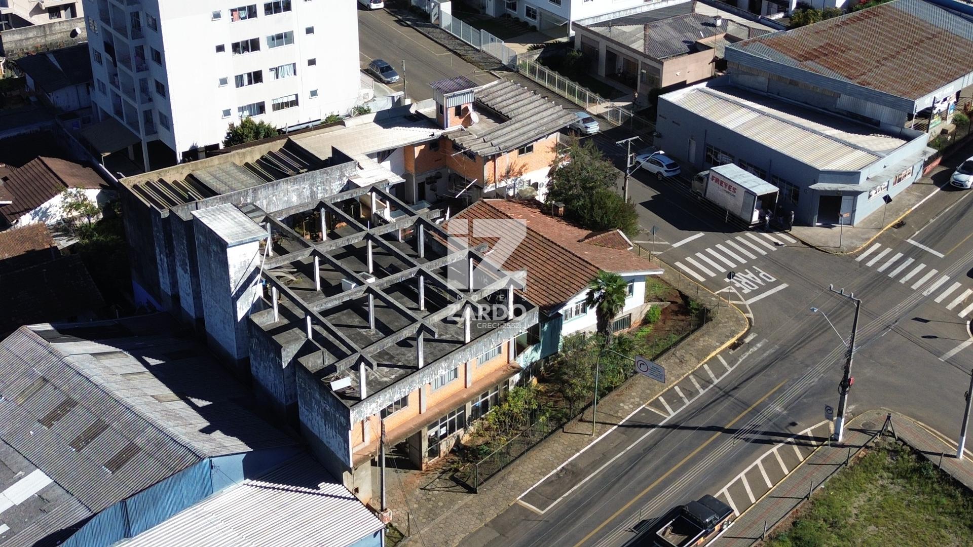 CASA E EDIFICAÇÃO COMERCIAL, CENTRO, CACADOR - SC