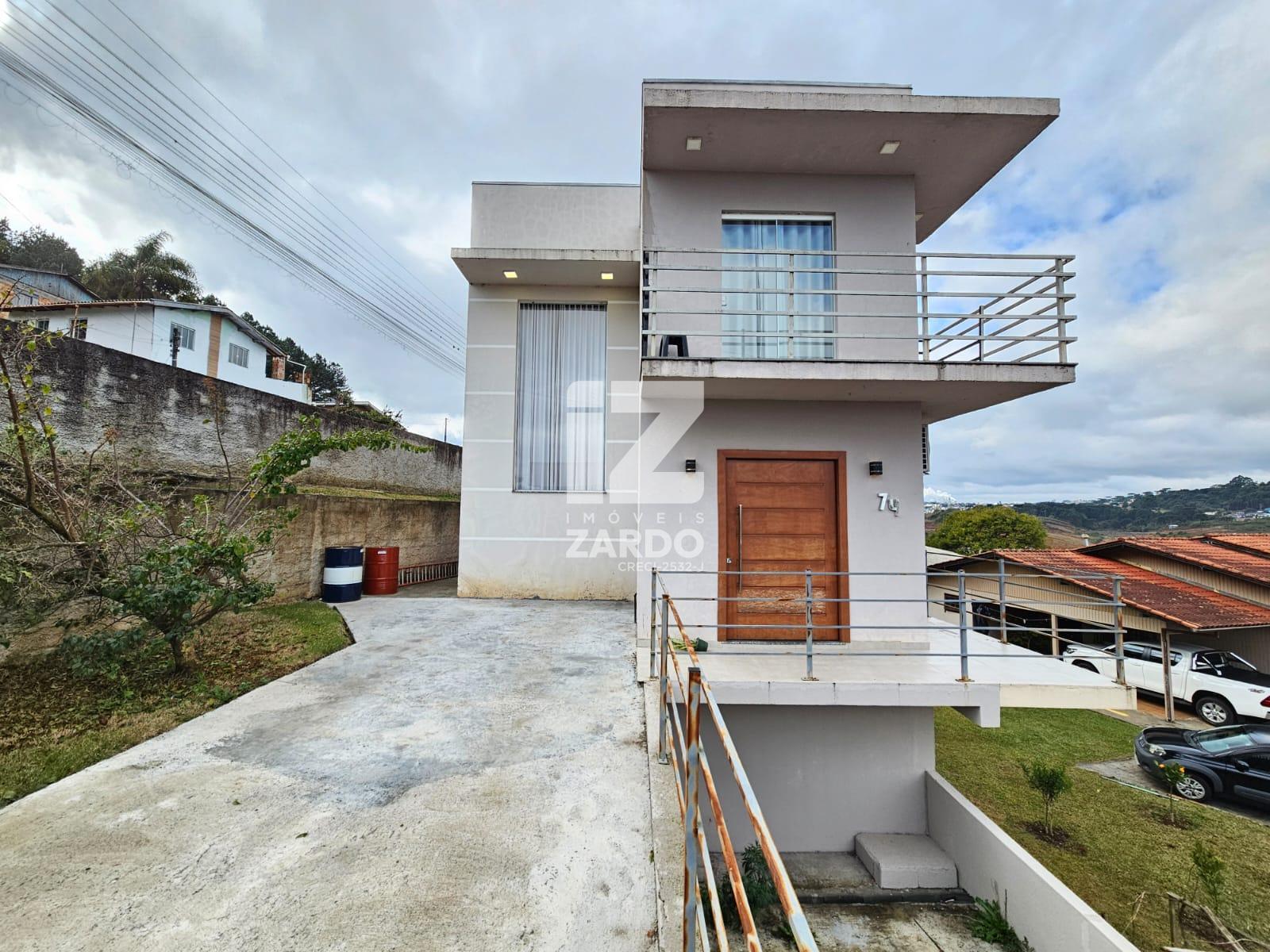 CASA MOBILIADA À VENDA, EM EXCELENTE LOCALIZAÇÃO, COM 02 SUÍTES.
