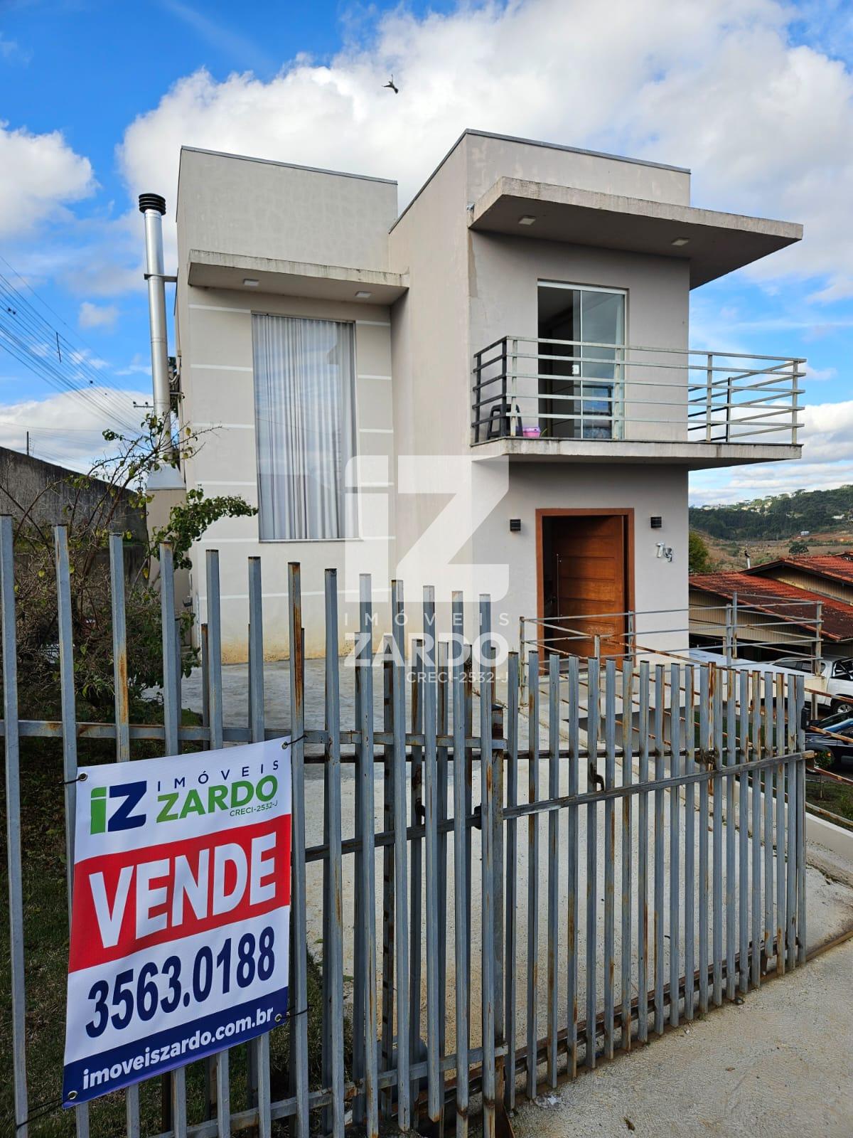 CASA MOBILIADA À VENDA, EM EXCELENTE LOCALIZAÇÃO, COM 02 SUÍTES.