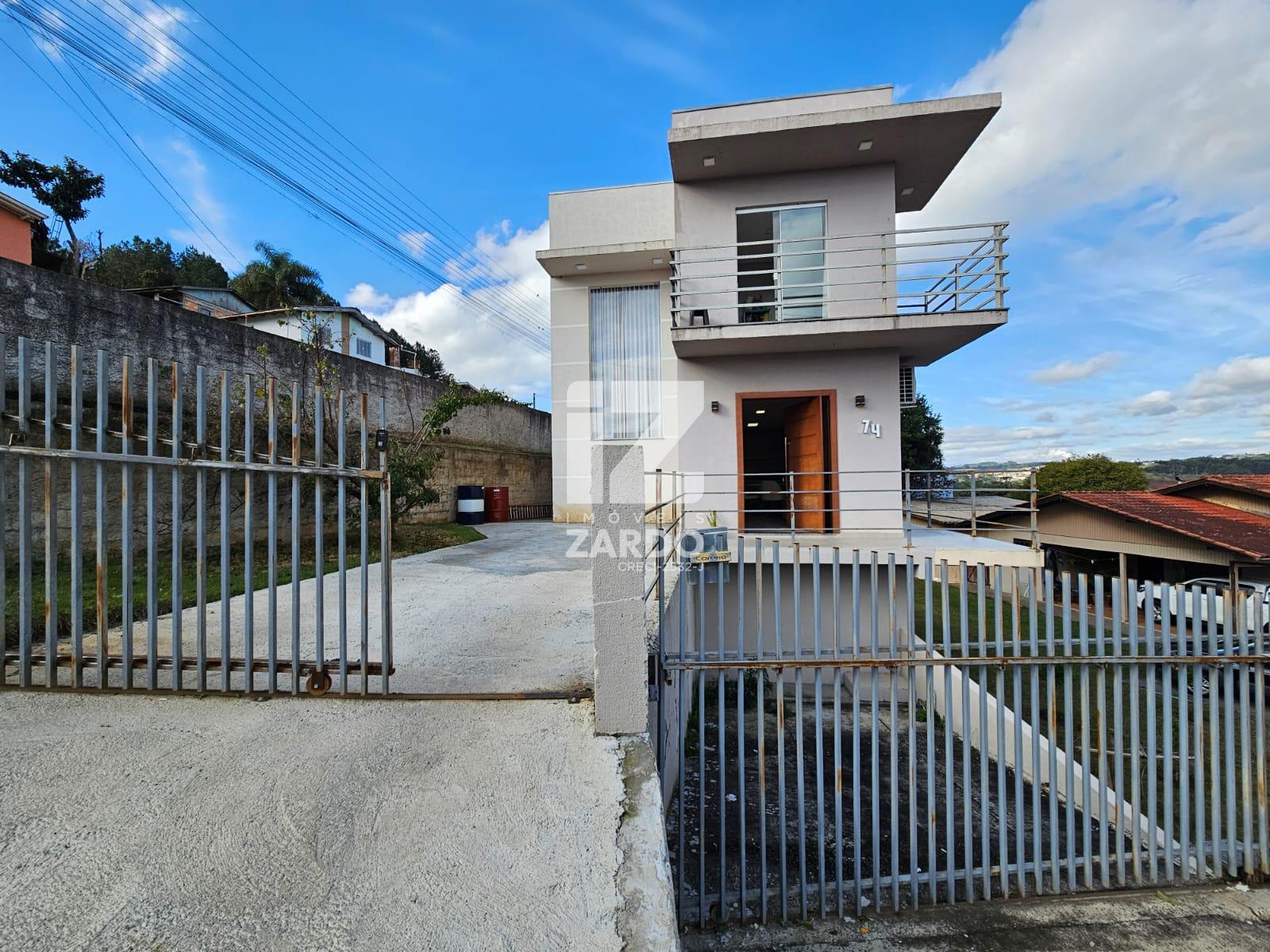 CASA MOBILIADA À VENDA, EM EXCELENTE LOCALIZAÇÃO, COM 02 SUÍTES.