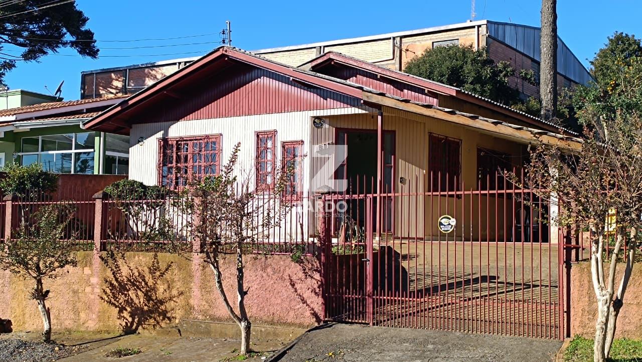 Casa mista à venda - 03 quartos - Bairro: Martello - Caçador-SC.