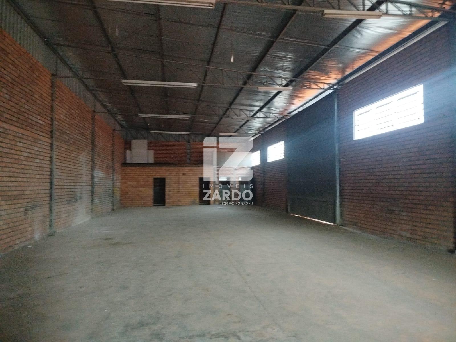 BARRACÃO EM LOCALIZAÇÃO ESTRATÉGICA PARA LOGÍSTICA EMPRESARIAL.