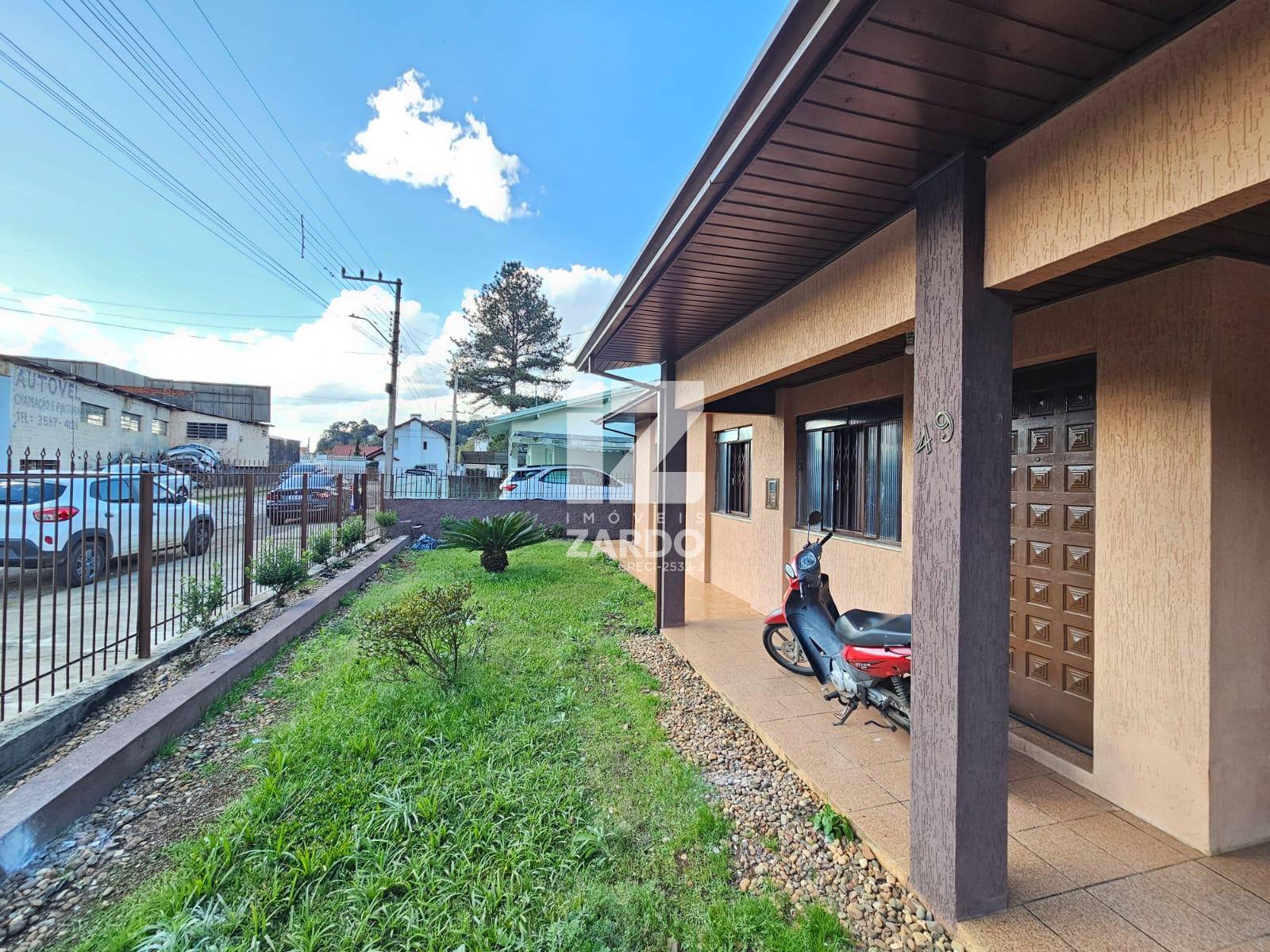 EXCELENTE CASA, PARA LOCAÇÃO, COM 03 QUARTOS, NO CENTRO!!