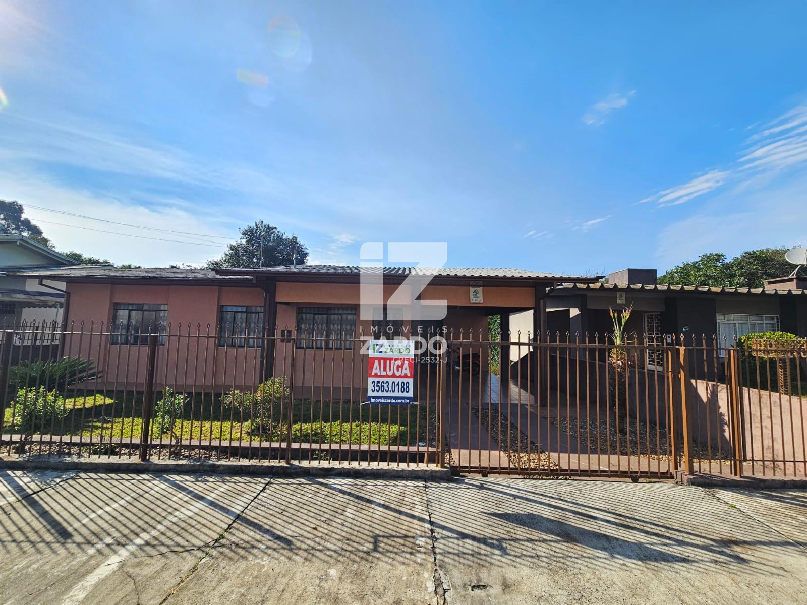 EXCELENTE CASA, PARA LOCAÇÃO, COM 03 QUARTOS, NO CENTRO!!