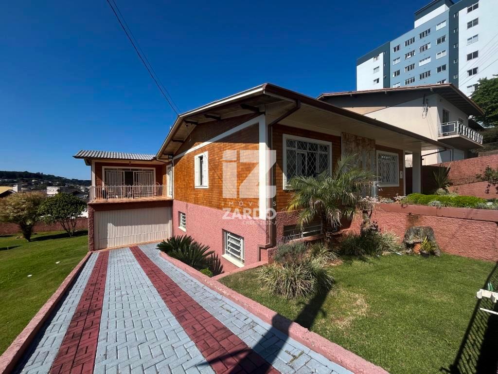 CASA COM AMPLO TERRENO A VENDA, CENTRO, CACADOR - SC