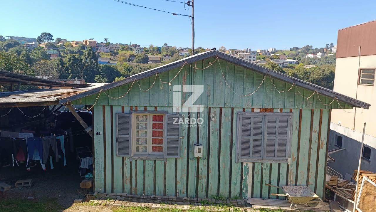 TERRENO DE ESQUINA À VENDA - ÁREA DE 400,00M² - CASA DE MADEIR...