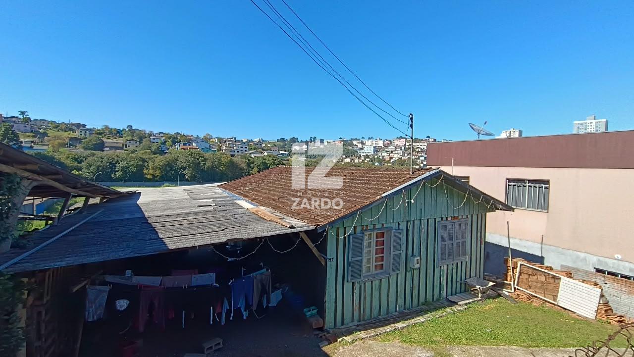 TERRENO DE ESQUINA À VENDA - ÁREA DE 400,00M² - CASA DE MADEIR...