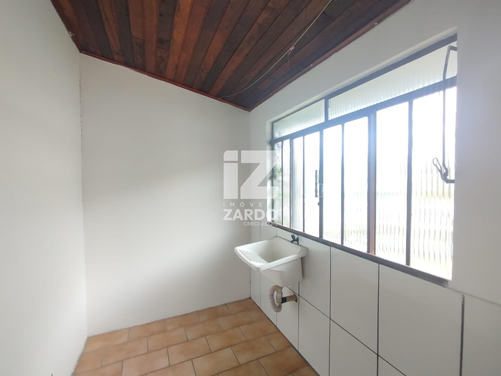 CASA PARTE SUPERIOR, BAIRRO DER, CONTENDO 03 QUARTOS E VAGA DE...