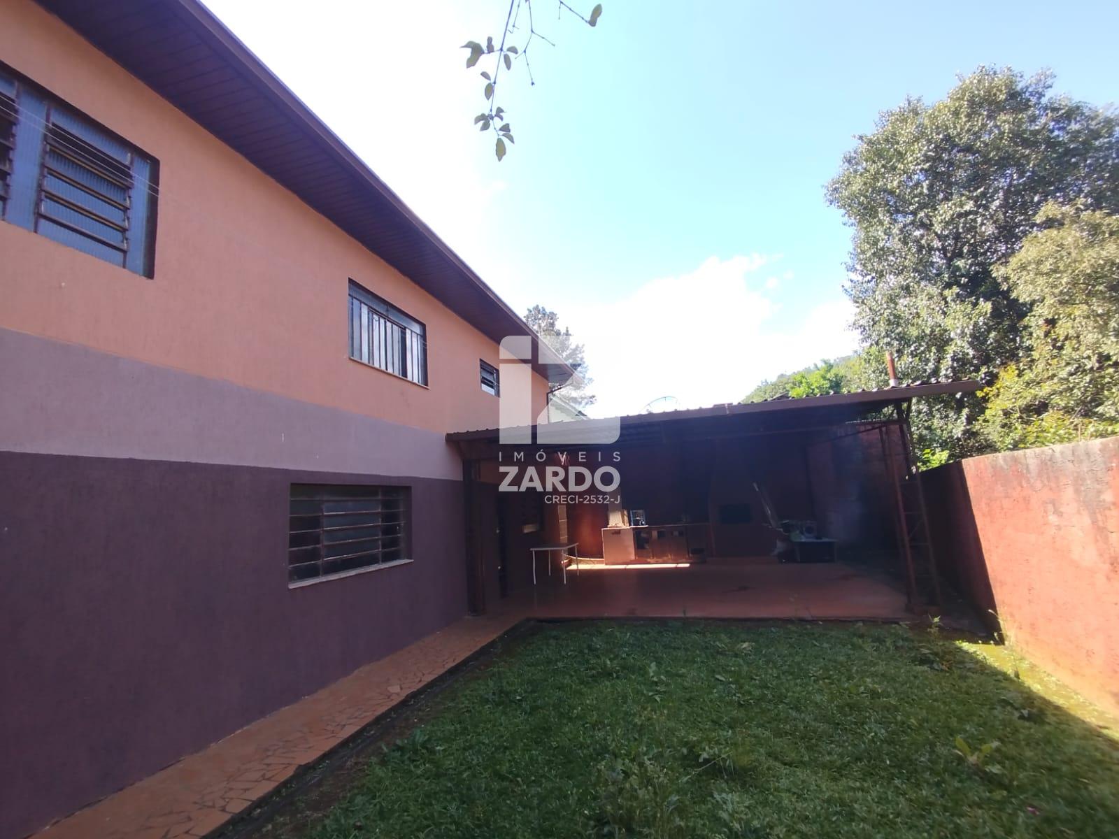 EXCELENTE CASA, PARA LOCAÇÃO, COM 03 QUARTOS, NO CENTRO!!
