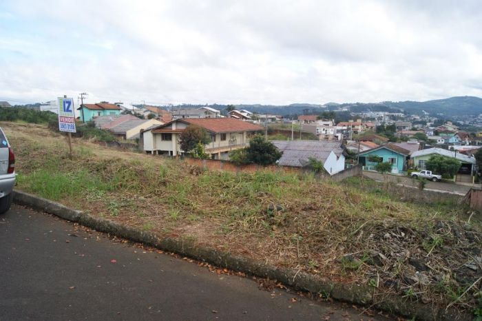 Terreno em região nobre, com 14m de frente, ideal para constru...