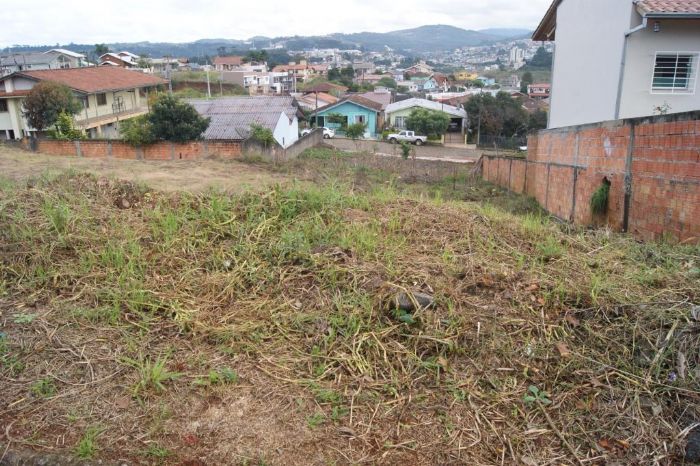 Terreno em região nobre, com 14m de frente, ideal para constru...